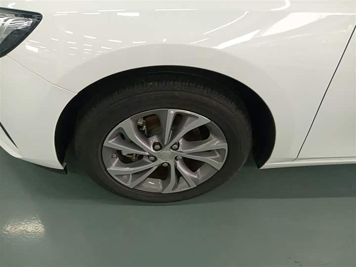 Фото 23 - Buick Verano