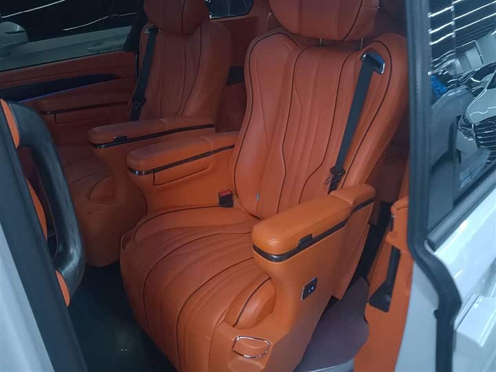 Фото 17 - Buick GL8 ES