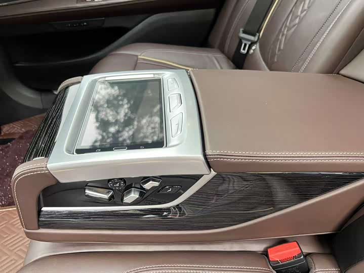 Фото 10 - BMW 7 Series