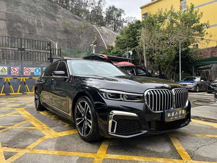 Фото 2 - BMW 7 Series