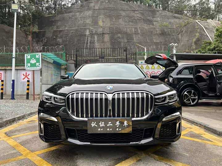 Фото 3 - BMW 7 Series