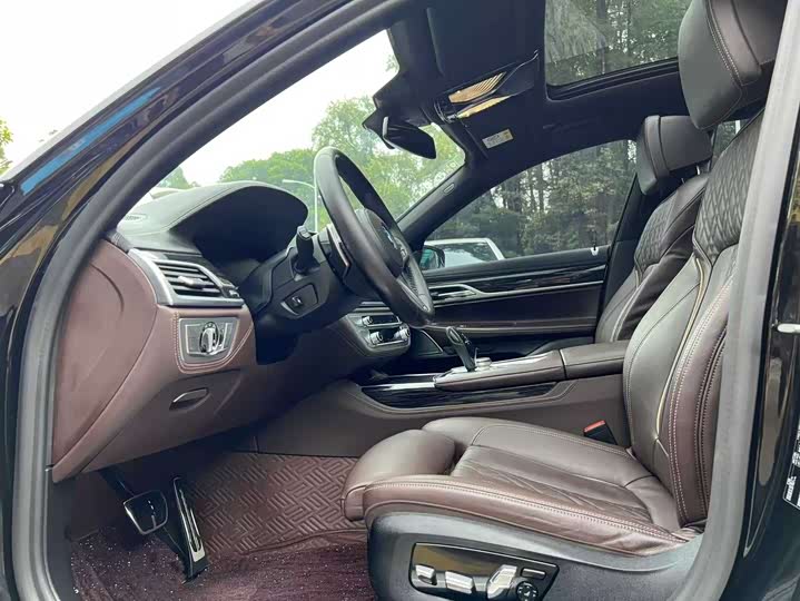 Фото 8 - BMW 7 Series