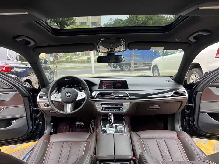 Фото 9 - BMW 7 Series