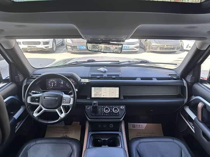 Фото 9 - Land Rover Defender