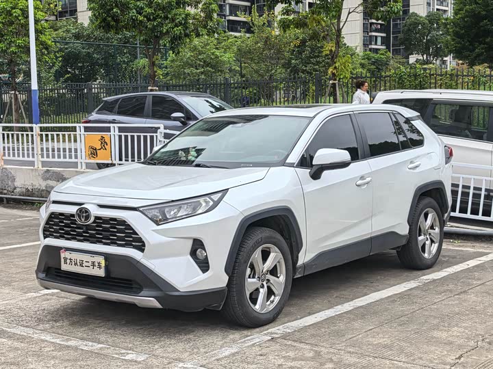 Фото 1 - Toyota RAV4