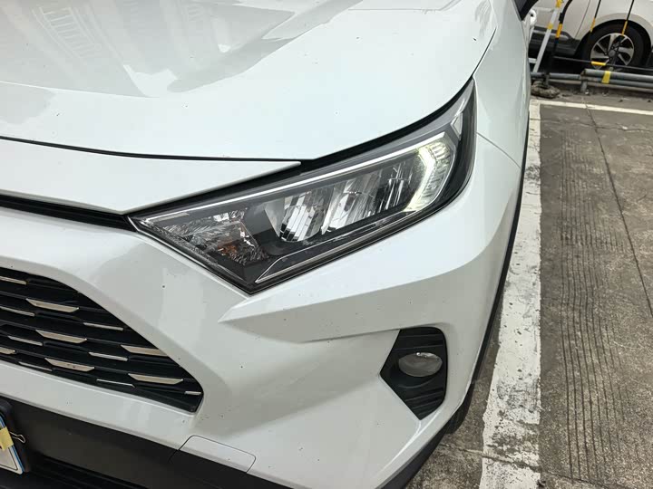 Фото 11 - Toyota RAV4