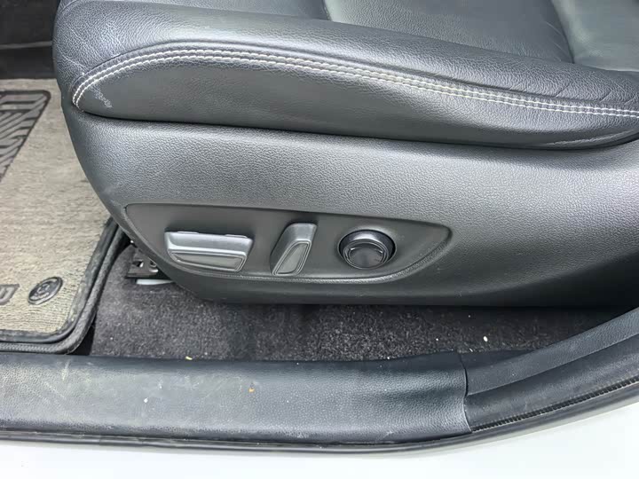 Фото 14 - Toyota RAV4