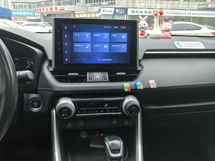 Фото 17 - Toyota RAV4