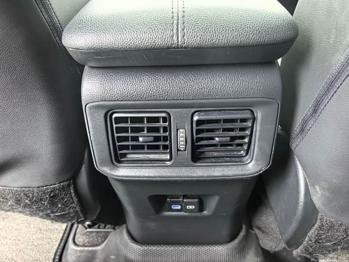 Фото 18 - Toyota RAV4