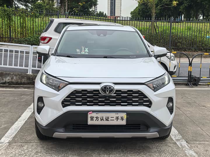 Фото 2 - Toyota RAV4