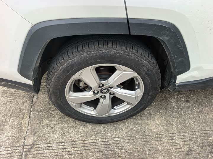 Фото 21 - Toyota RAV4