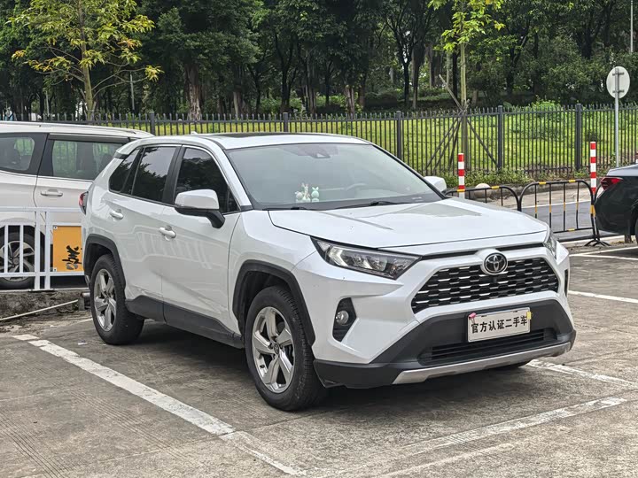 Фото 3 - Toyota RAV4