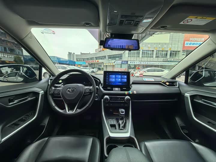 Фото 6 - Toyota RAV4