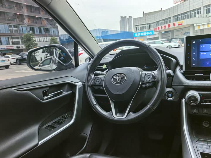 Фото 7 - Toyota RAV4