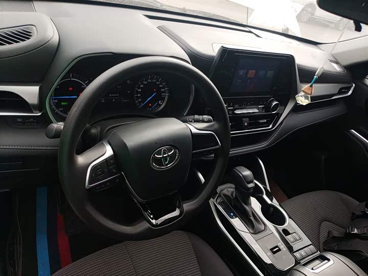 Фото 10 - Toyota Highlander