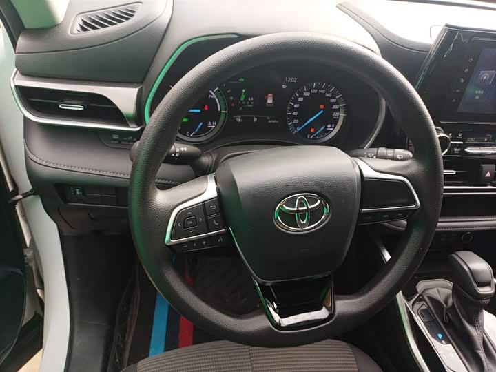 Фото 11 - Toyota Highlander