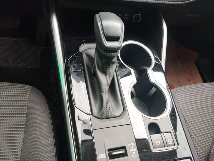 Фото 14 - Toyota Highlander