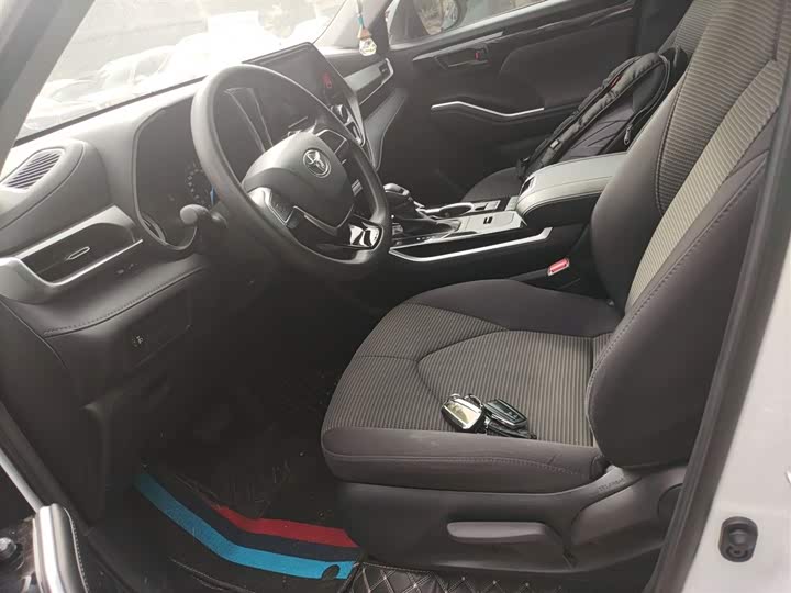 Фото 15 - Toyota Highlander