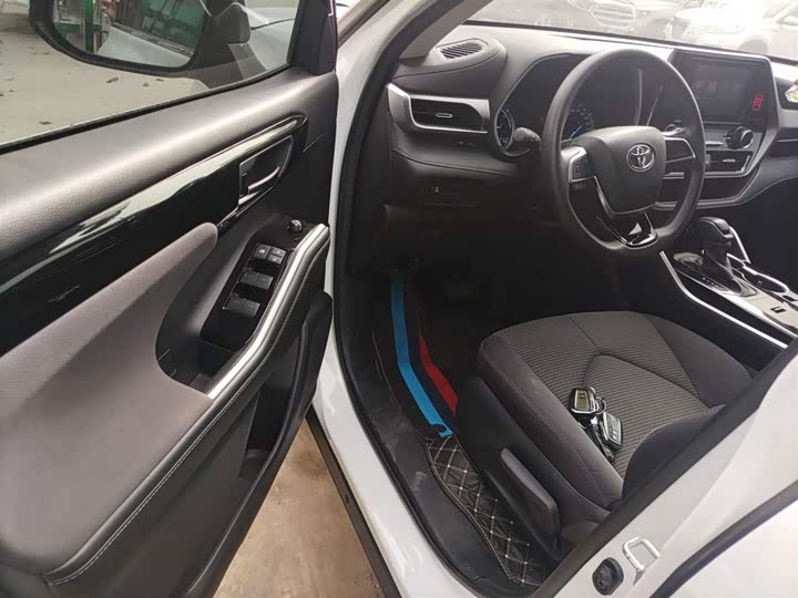 Фото 16 - Toyota Highlander