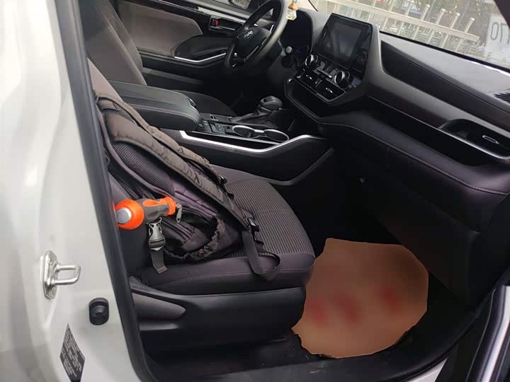 Фото 25 - Toyota Highlander