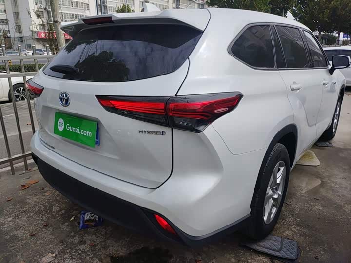 Фото 7 - Toyota Highlander