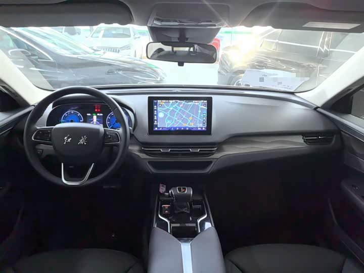 Фото 10 - Hongqi E-QM5