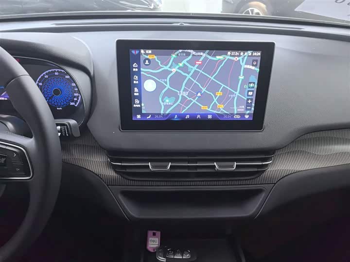 Фото 13 - Hongqi E-QM5