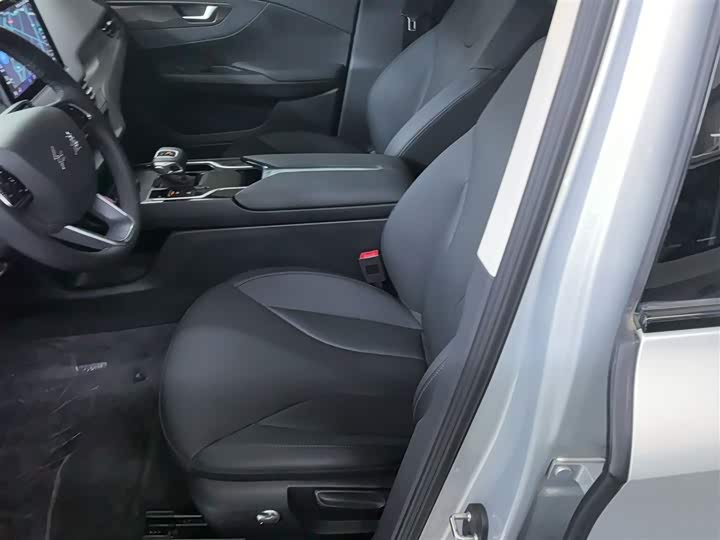 Фото 15 - Hongqi E-QM5