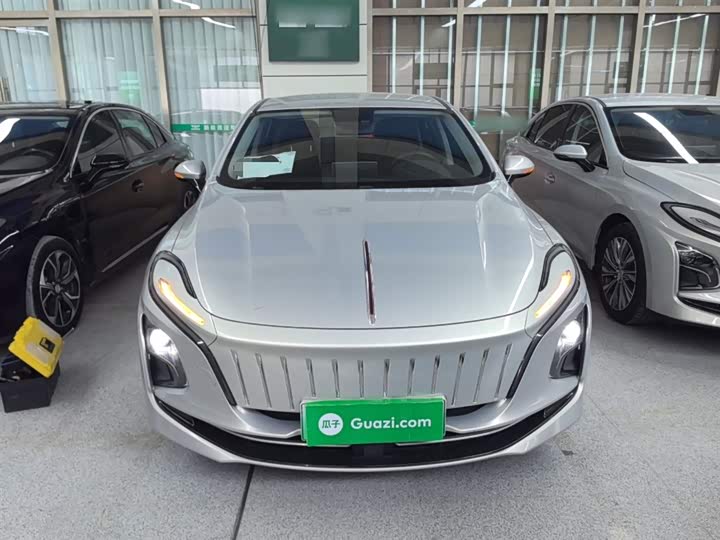 Фото 3 - Hongqi E-QM5