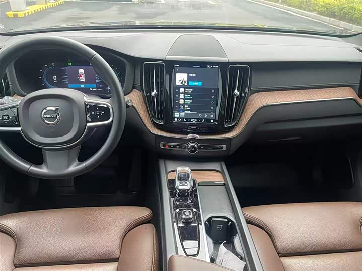 Фото 8 - Volvo XC60