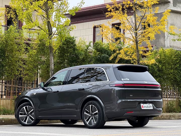 Фото 12 - LiXiang L8