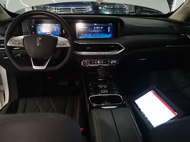 Фото 10 - Bestune T77