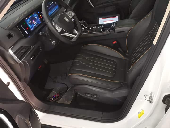 Фото 15 - Bestune T77