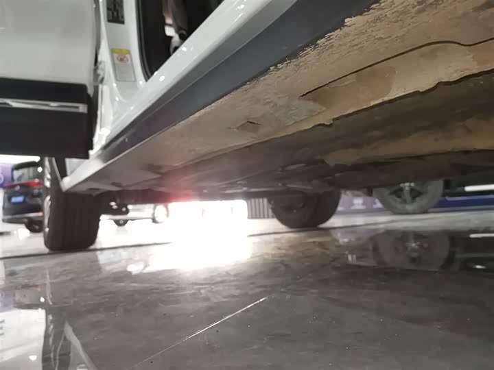 Фото 21 - Bestune T77