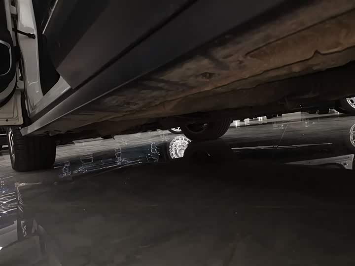 Фото 22 - Bestune T77