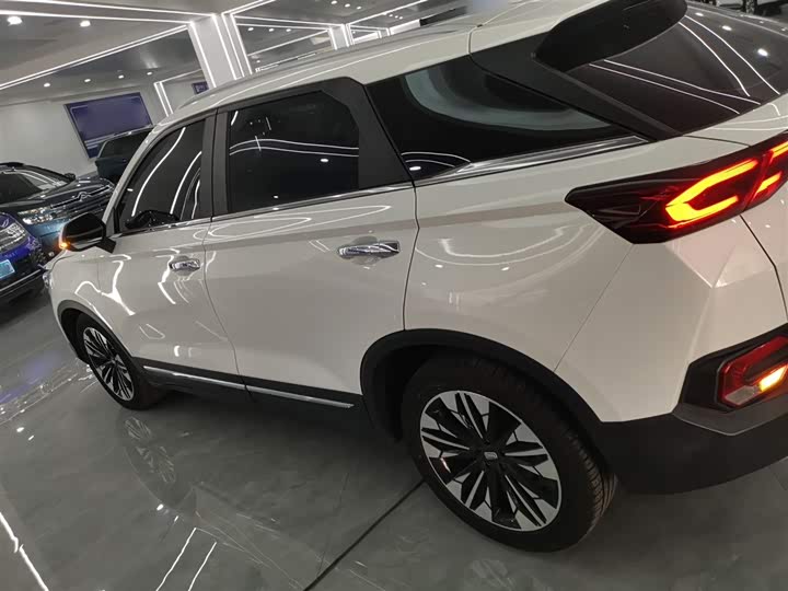 Фото 5 - Bestune T77