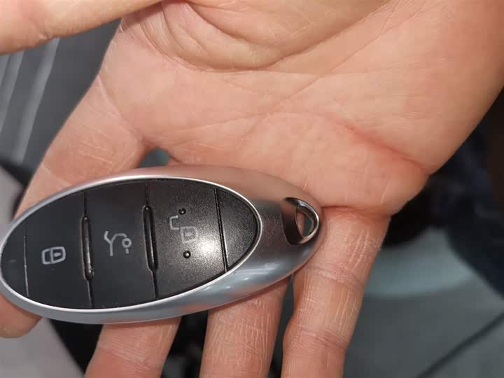 Фото 9 - Bestune T77