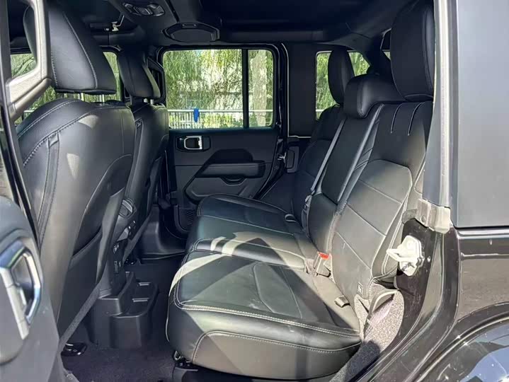 Фото 5 - Jeep Wrangler Hybrid