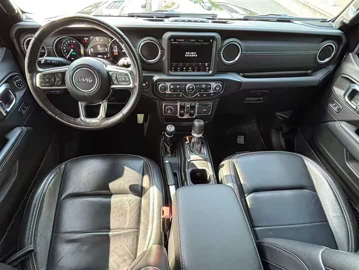 Фото 6 - Jeep Wrangler Hybrid