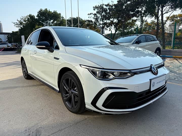 Фото 3 - Volkswagen Golf