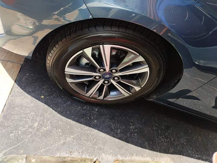 Фото 23 - Ford Escort