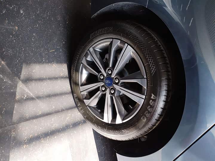 Фото 26 - Ford Escort