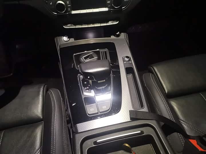 Фото 14 - Audi Q5L