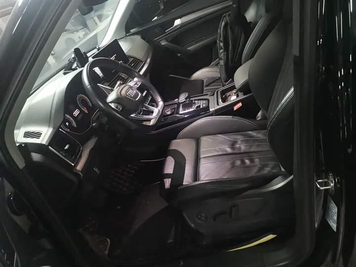 Фото 15 - Audi Q5L