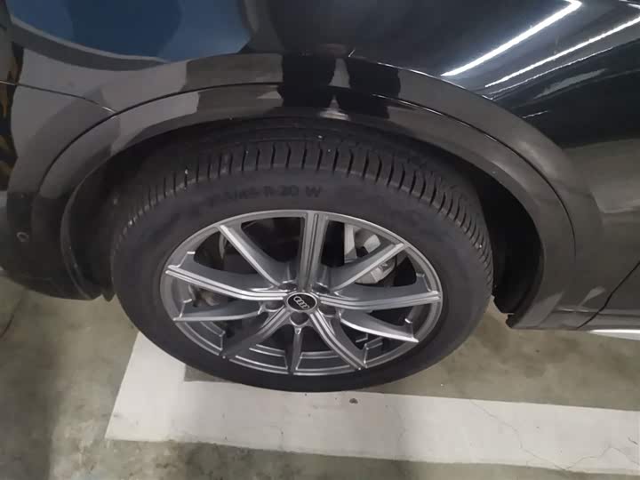 Фото 23 - Audi Q5L