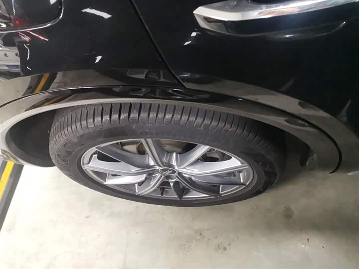 Фото 26 - Audi Q5L