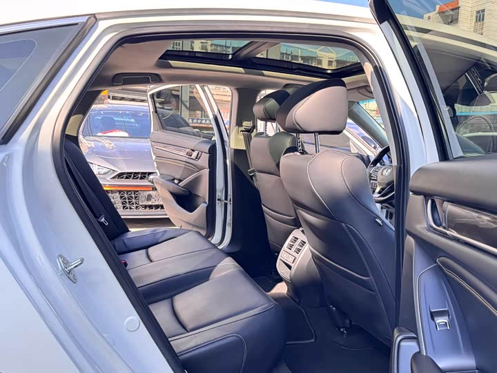 Фото 10 - Honda Accord