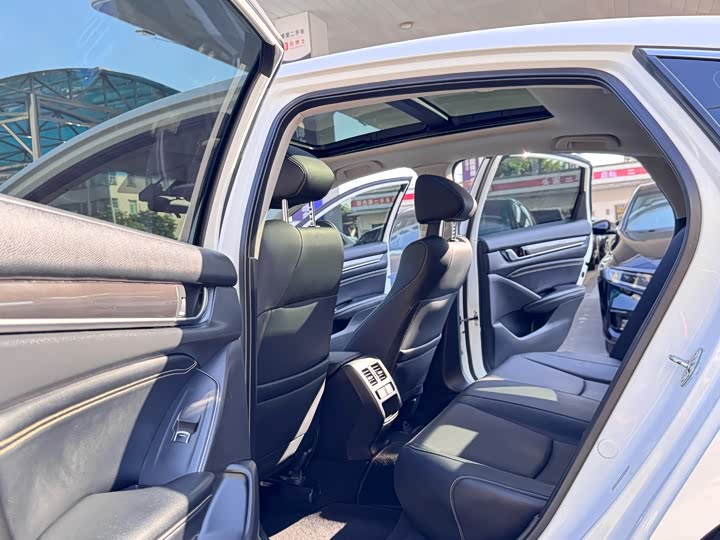 Фото 11 - Honda Accord