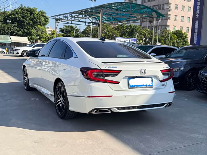 Фото 4 - Honda Accord