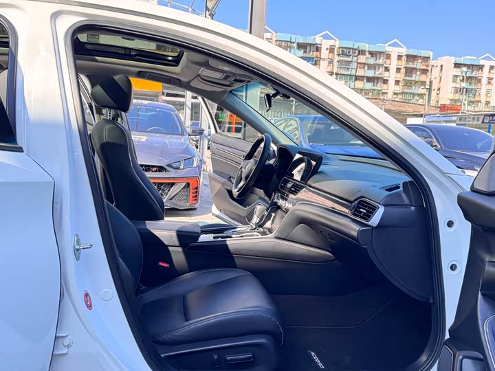 Фото 9 - Honda Accord